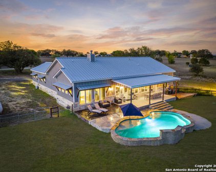 345 Laguna Rd, Bandera