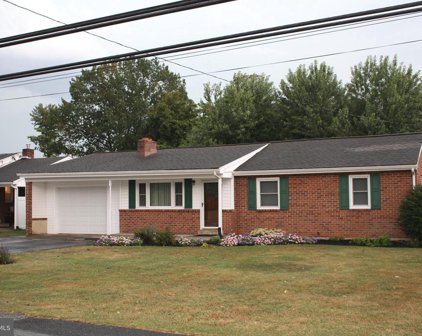 213 Woods Dr, Mechanicsburg