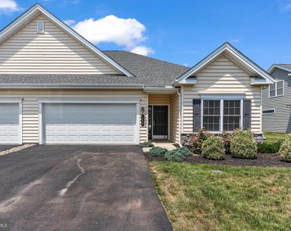 320 Valor Dr, Mechanicsburg
