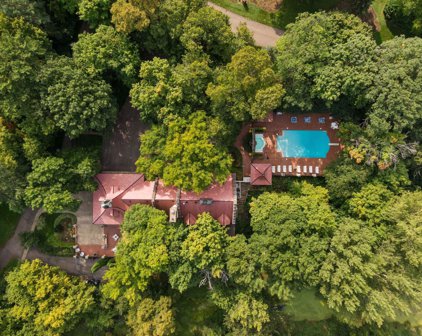 425 Ferndale Woods Road, Wayzata