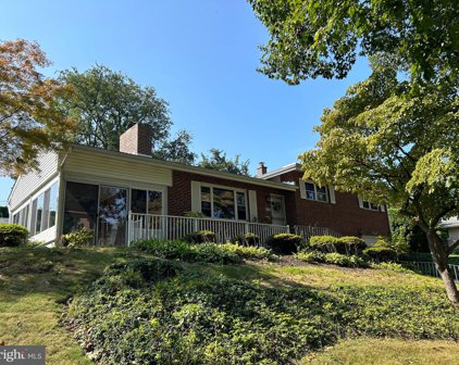 864 Hillside Dr, Camp Hill