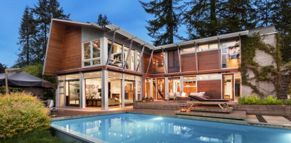 4229 Sunset Boulevard, North Vancouver
