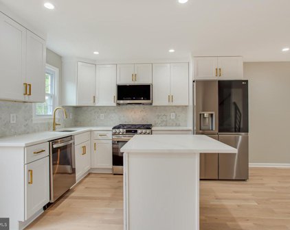 7817 Colonial Springs Blvd, Alexandria
