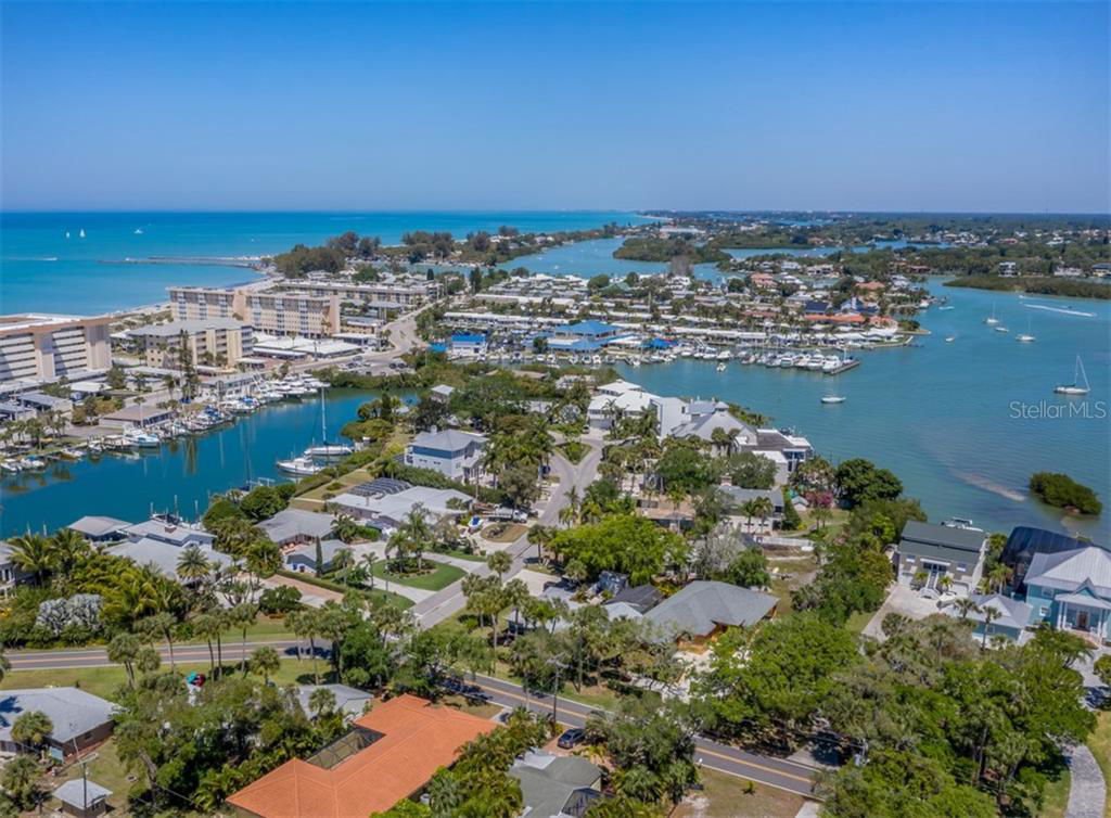 830 Laguna Drive, Venice, Venice Island, FL 34285 MLS N6114696