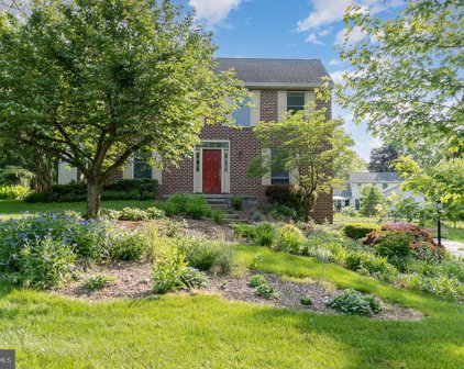 13 Field Stone Dr, Mechanicsburg