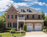 2196 Amber Meadows   Drive, Vienna image