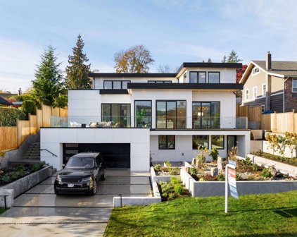 519 Roslyn Boulevard, North Vancouver
