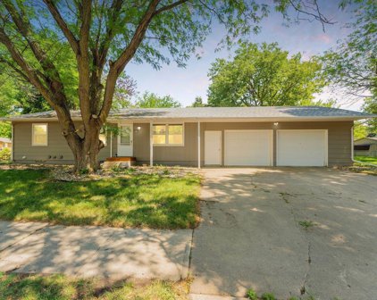 6104 W Essex Dr, Sioux Falls