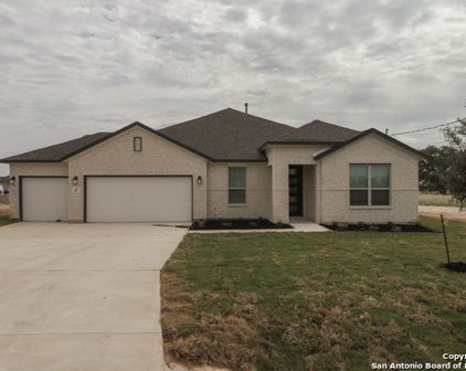 127 Arched Oak Loop, Floresville