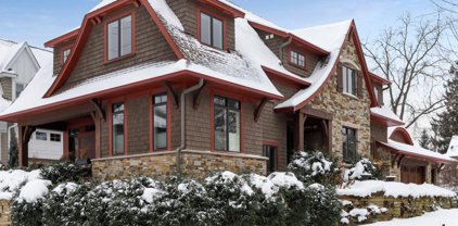 207 Manitoba Avenue, Wayzata