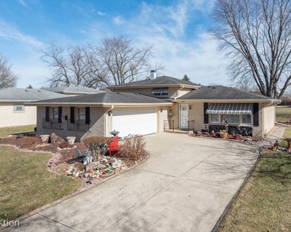 9S249 Cumnor Road, Downers Grove