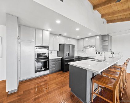 10360 Bonnie Ln, La Mesa