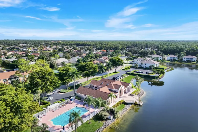 Crown Pointe Naples Florida Amenities