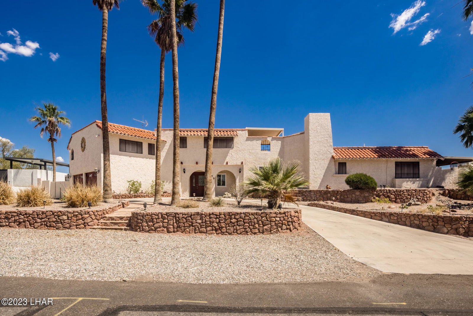 270 Jones Dr, Lake Havasu City MLS 1025911 »» Call/Text HavasuLew 9288466474