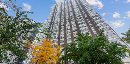 525 W Hawthorne Place Unit #702, Chicago