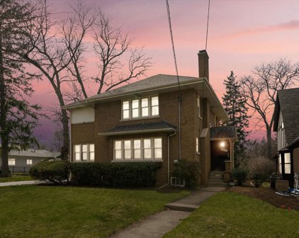 910 N Main Street, Wheaton