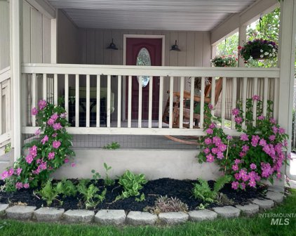 5702 Willowlawn Way, Garden City