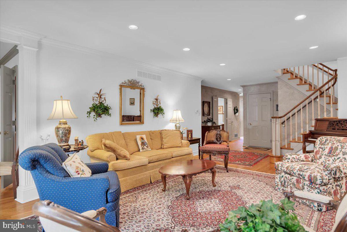 142 Foxwood Dr, Moorestown, 08057