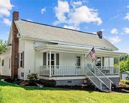 589 Long Hill Road, Pilot Mountain