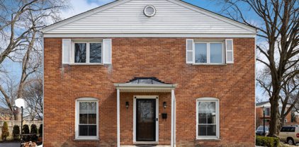 498 Old Surrey Road, Hinsdale