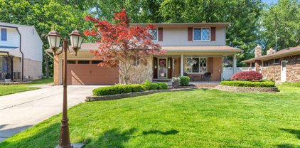 42251 Columbia, Sterling Heights