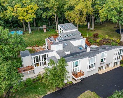 37W680 Knollcreek Drive, St. Charles