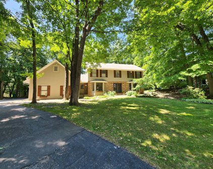 23060 Stratford Place, Shorewood