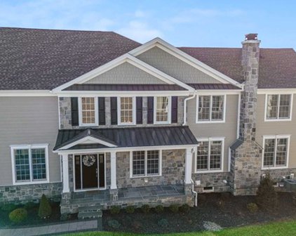10 Silent Nest Way, Franklin Lakes