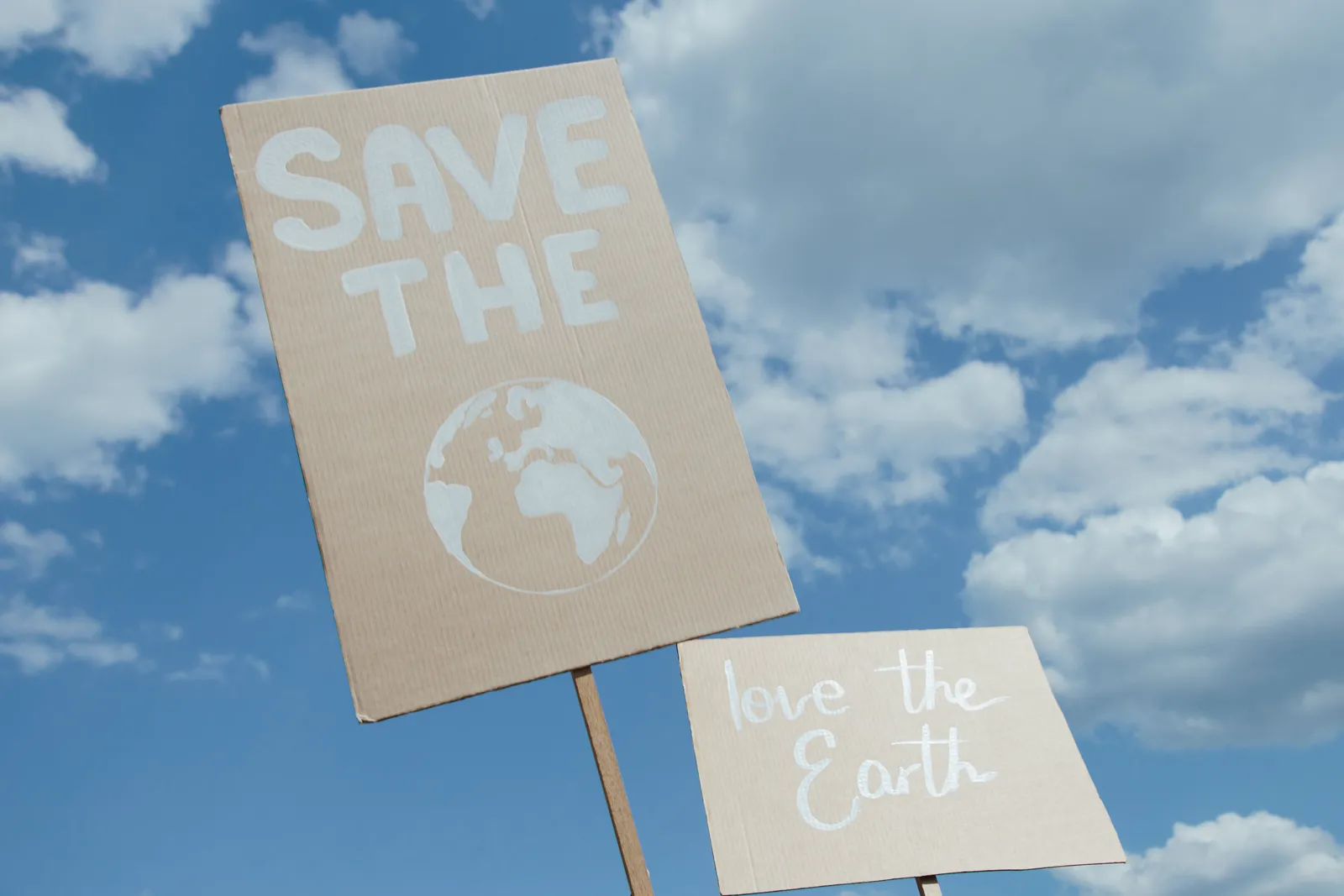&ldquo;Save the earth&rdquo; and &ldquo;Love the earth&rdquo; signs for sustainable living in Charleston