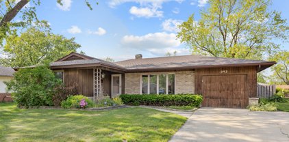 392 Birchwood Lane, Elk Grove Village