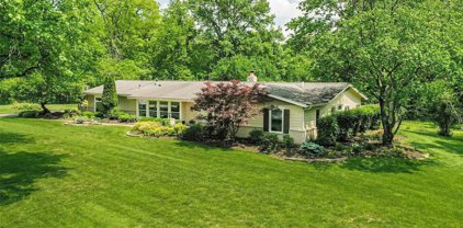 10 Chamblee  Lane, Creve Coeur