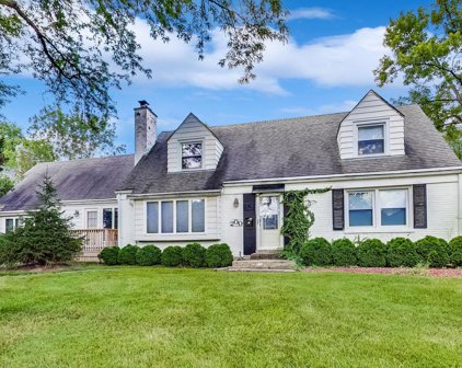 200 Grant Avenue, Clarendon Hills