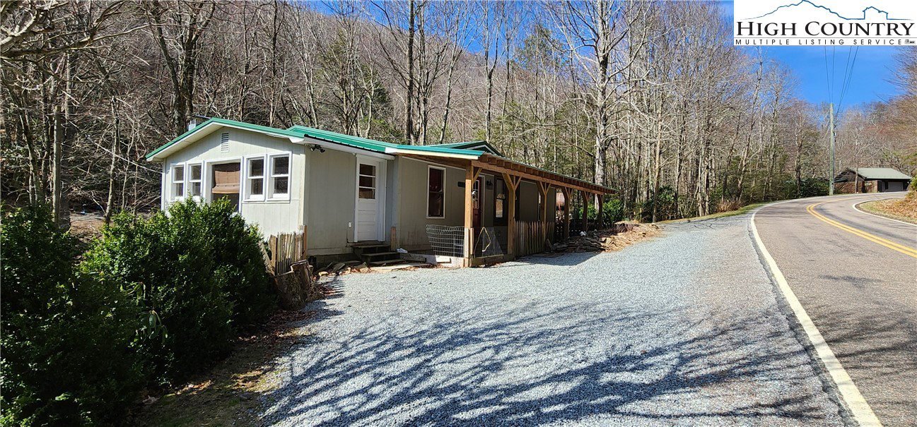 3395 Howards Creek Road, Boone, 28607