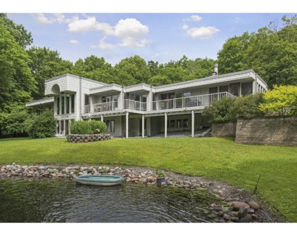 430 Peavey Lane, Wayzata