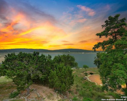 822 Five Oaks Cir, Canyon Lake