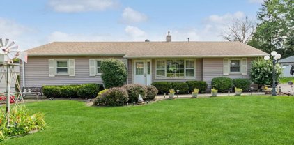 413 Village Road, Willowbrook