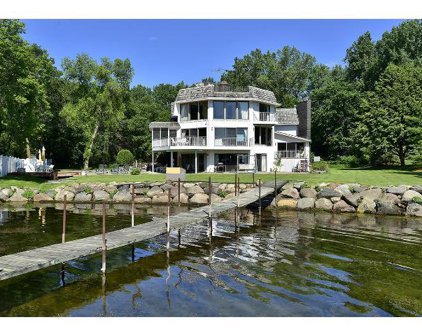1380 Orono Lane, Orono