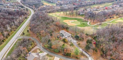9100 Woodland Court, Lenexa