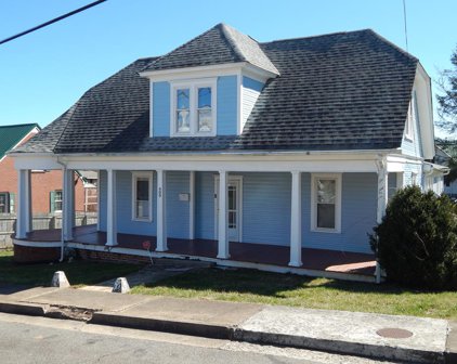 409 W Center, Galax