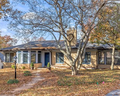 221 Brighton  Way, Clayton