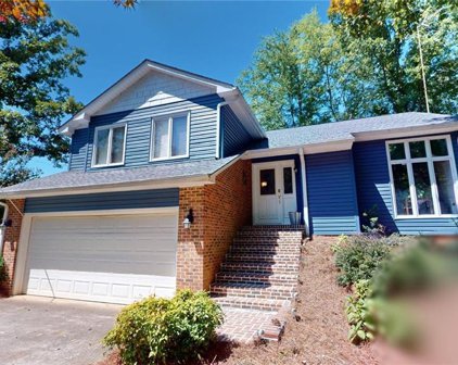 723 Old Barn Circle, Pilot Mountain