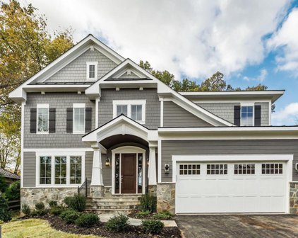 507 Valley  Se Drive SE, Vienna