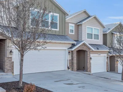 Cresthaven townhomes at Traverse Mountain