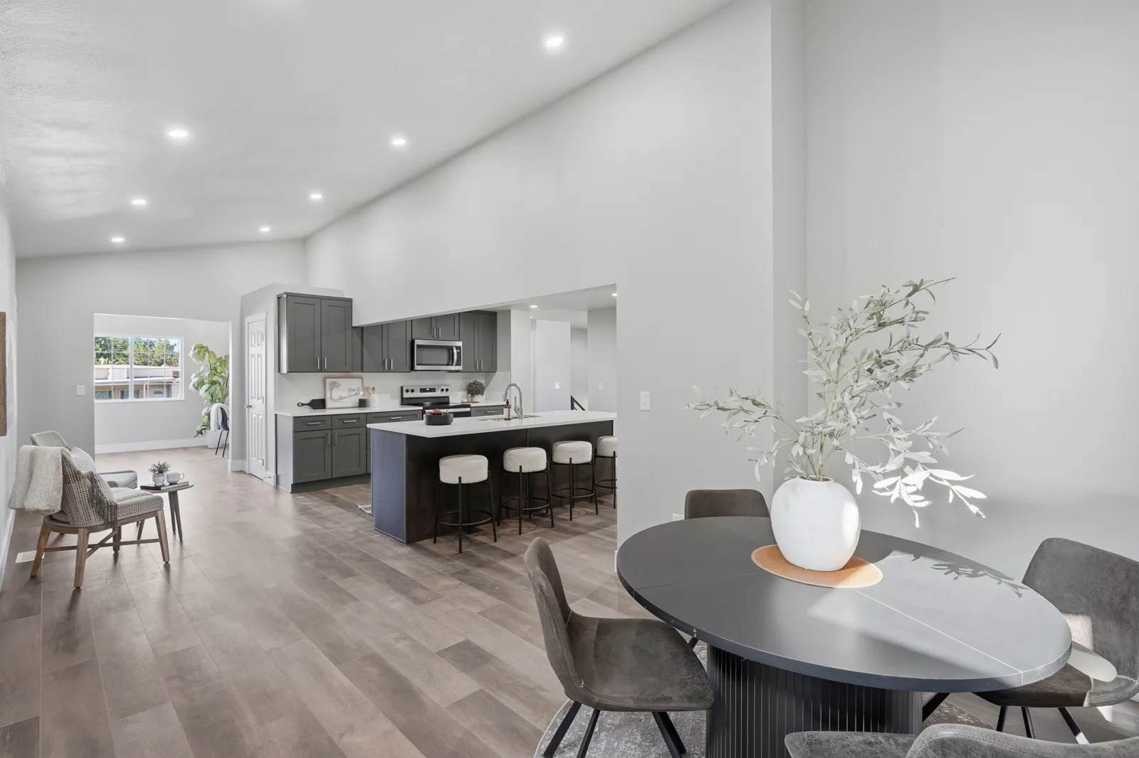 4384_S_1300_W_Taylorsville_Oversized_rooms
