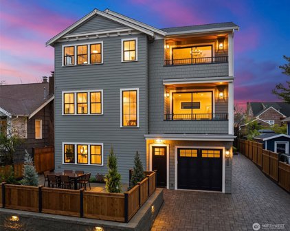 3233 40th Avenue SW, Seattle