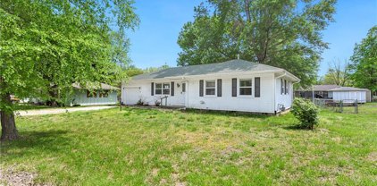 111 Sharon Lane, Garden City
