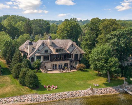 27060 Edgewood Road, Shorewood