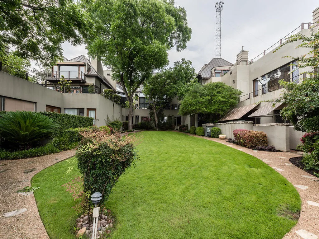 De Saligny Condos