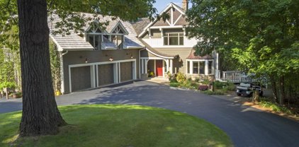 950 Iris Circle, Victoria