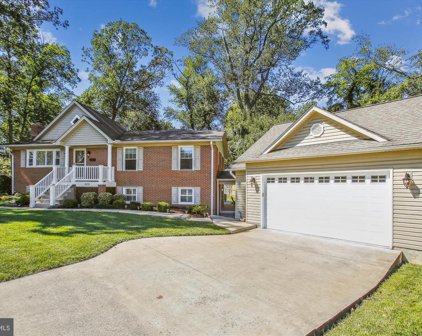 409 Colin Ln Nw, Vienna